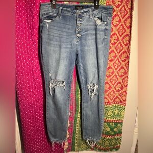 Judy Blue Boyfriend Fit Distressed Jeans 13/31